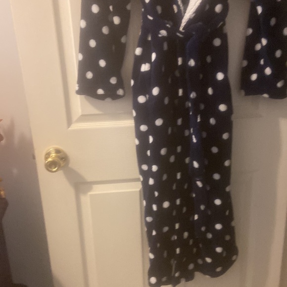 🤩FREE when bundled w/ Reg price itemDearfoams blue/white polka dot robe - Picture 4 of 4